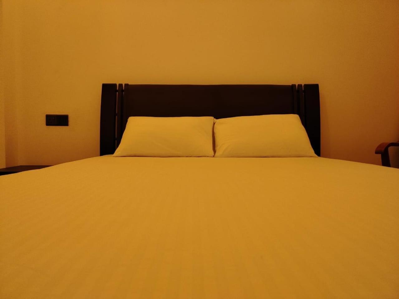 Diora Hotel ラトゥナプラ エクステリア 写真