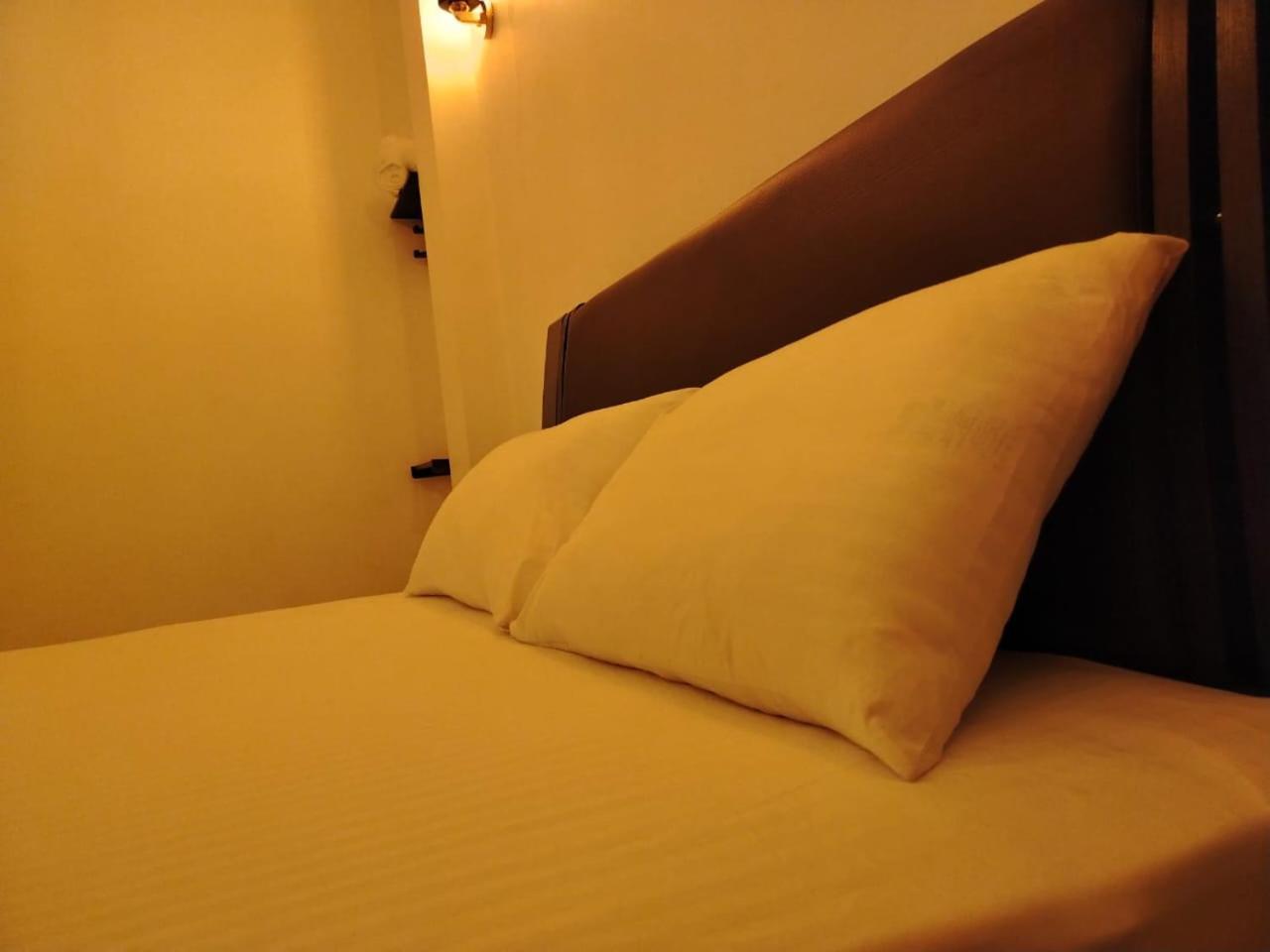 Diora Hotel ラトゥナプラ エクステリア 写真