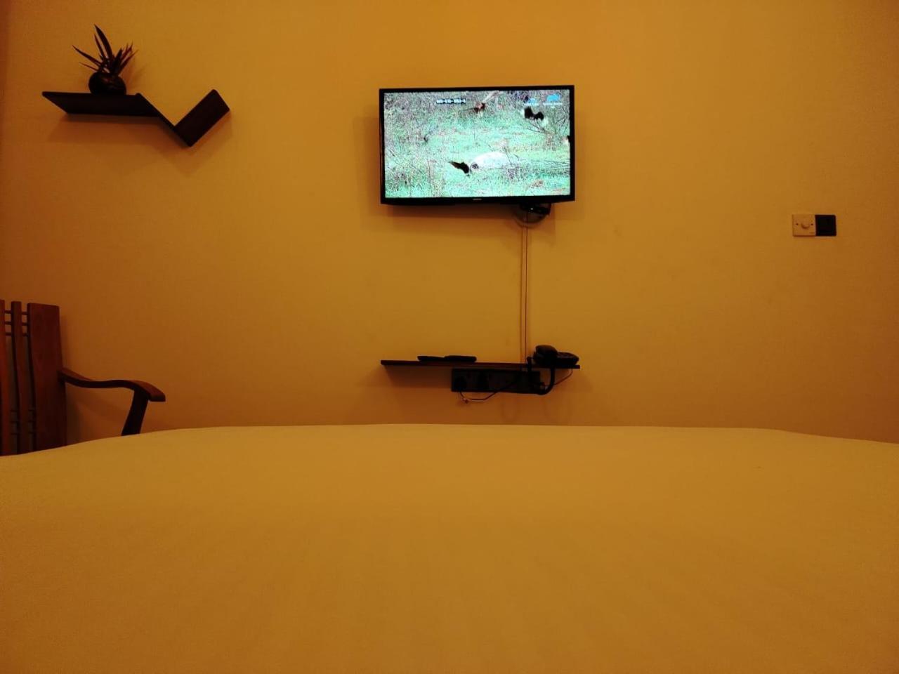 Diora Hotel ラトゥナプラ エクステリア 写真