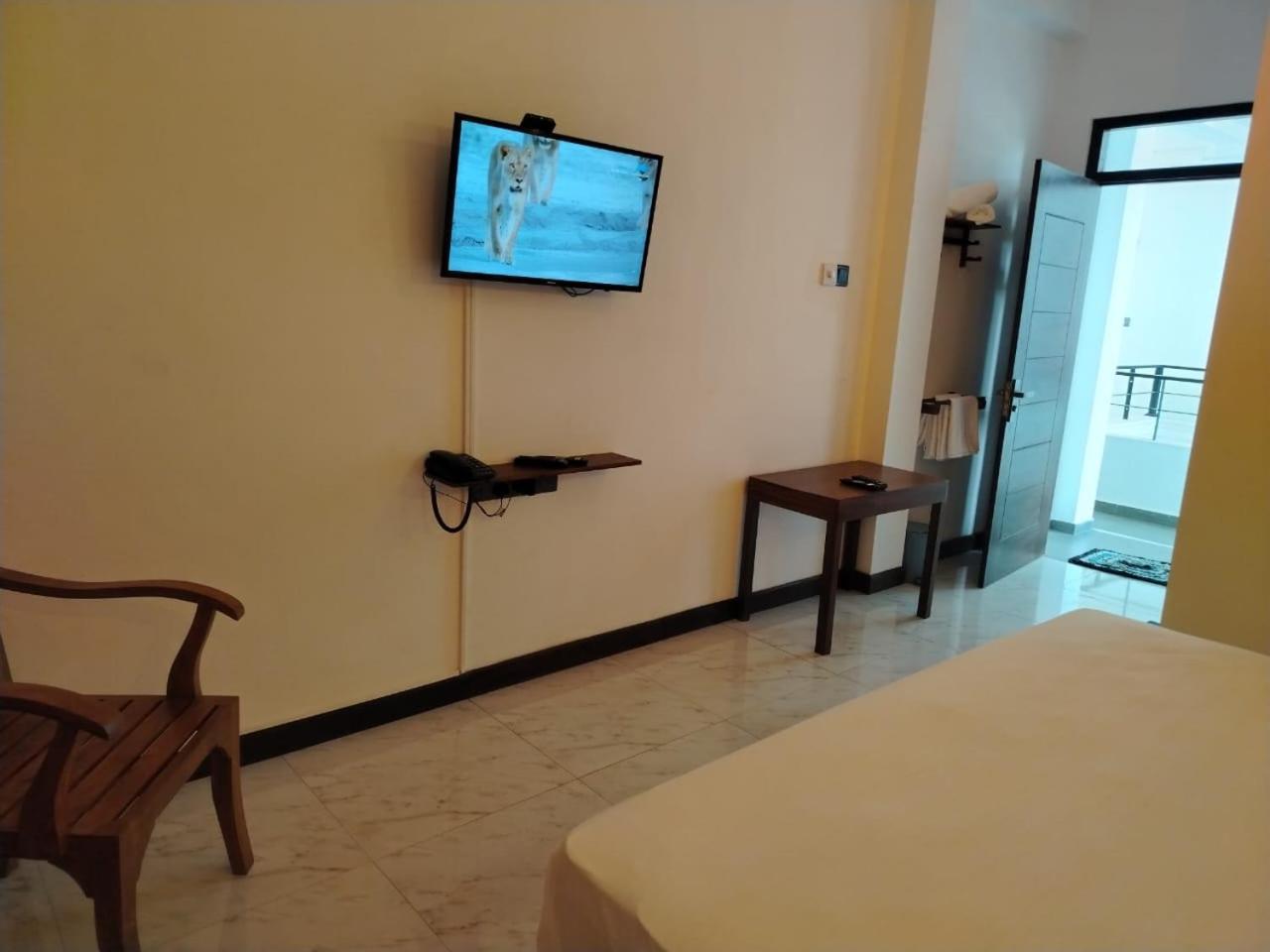 Diora Hotel ラトゥナプラ エクステリア 写真