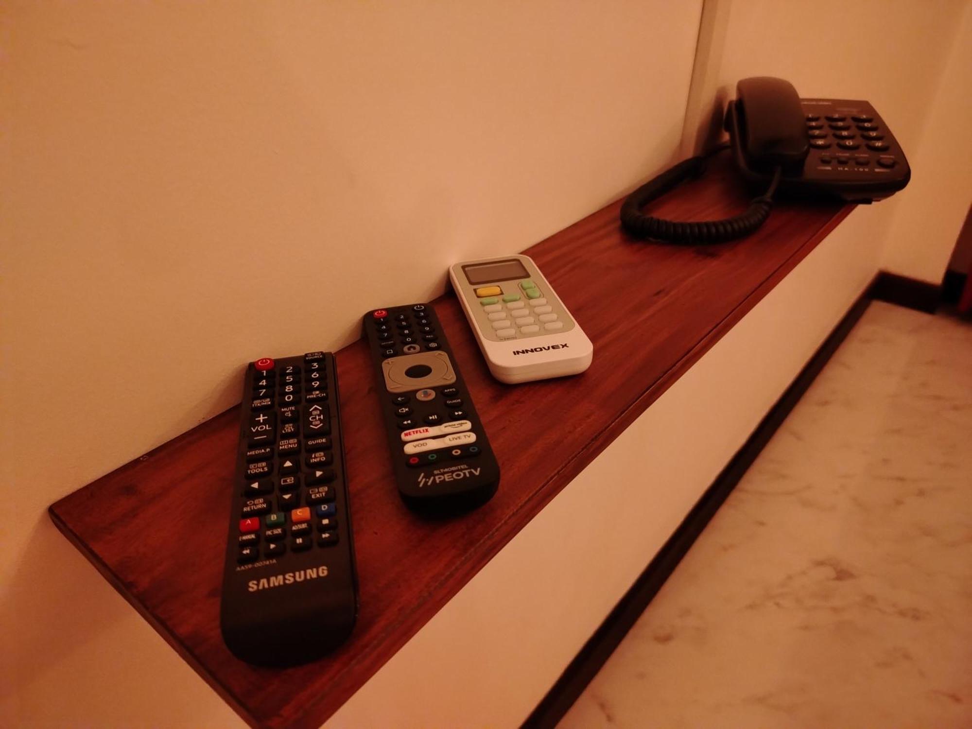 Diora Hotel ラトゥナプラ エクステリア 写真