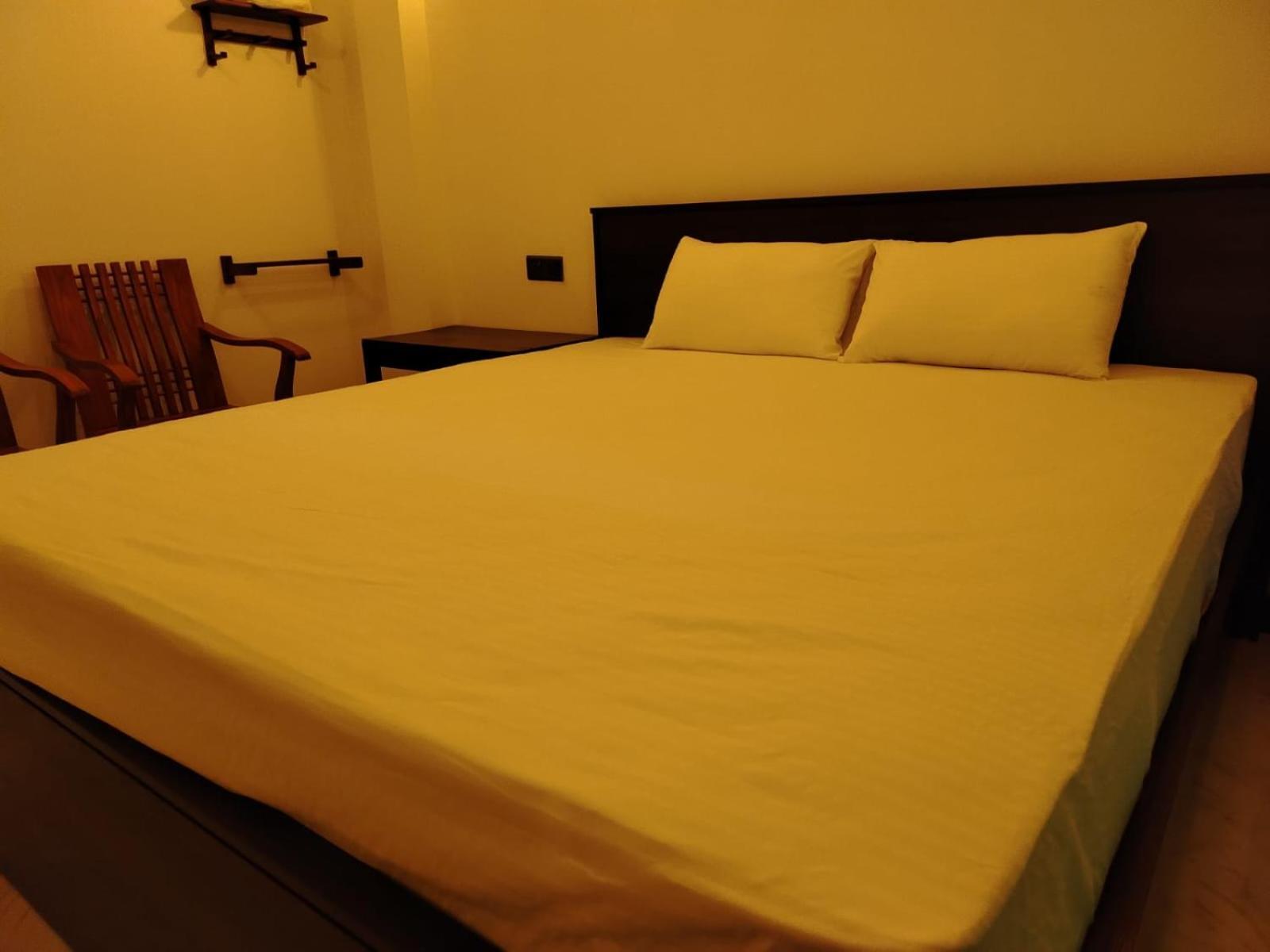 Diora Hotel ラトゥナプラ エクステリア 写真
