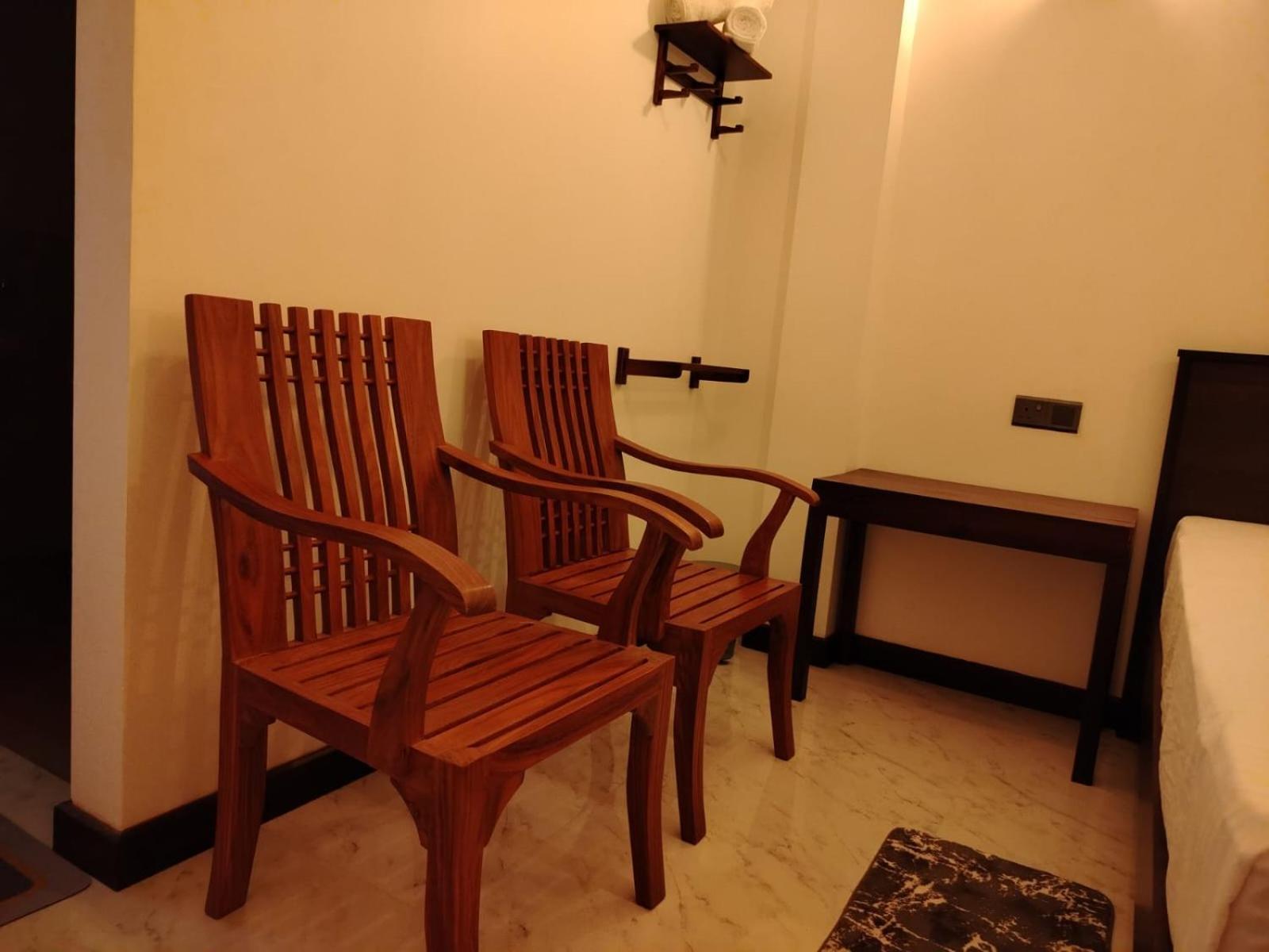 Diora Hotel ラトゥナプラ エクステリア 写真