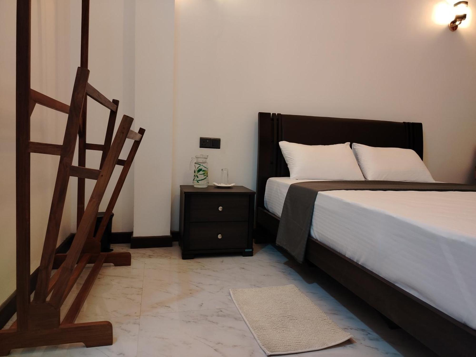 Diora Hotel ラトゥナプラ エクステリア 写真