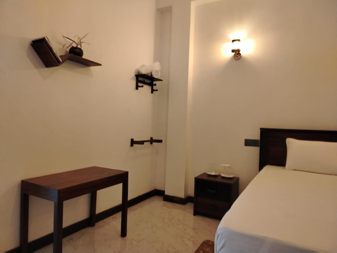 Diora Hotel ラトゥナプラ エクステリア 写真