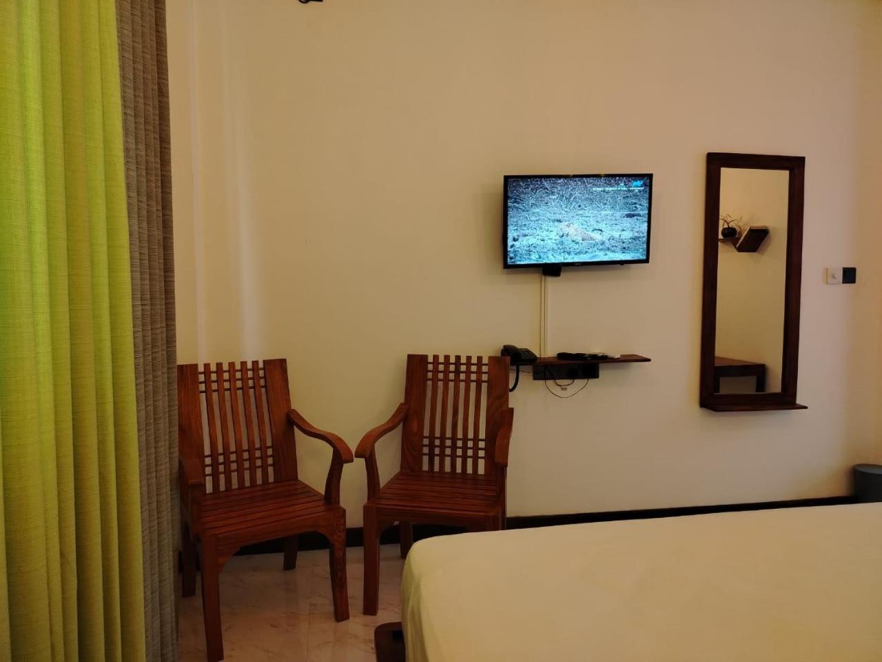 Diora Hotel ラトゥナプラ エクステリア 写真
