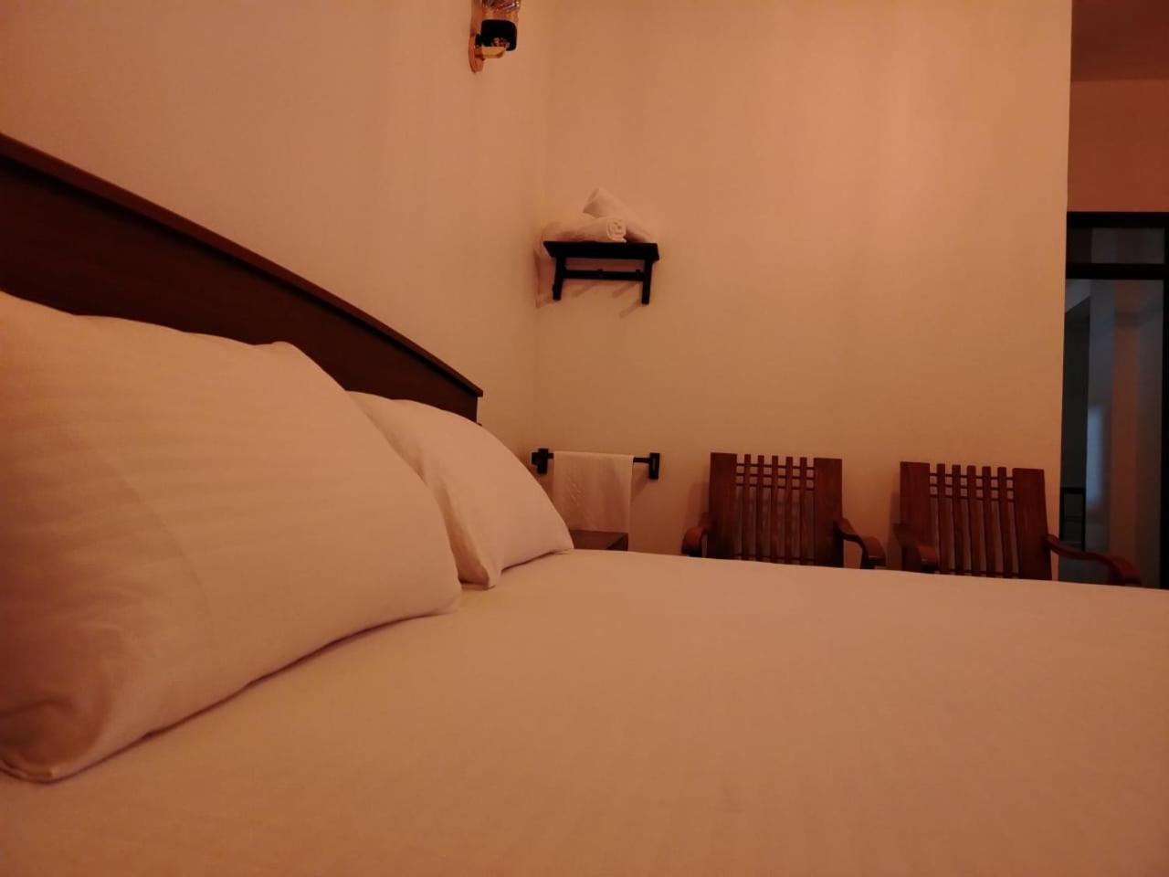 Diora Hotel ラトゥナプラ エクステリア 写真