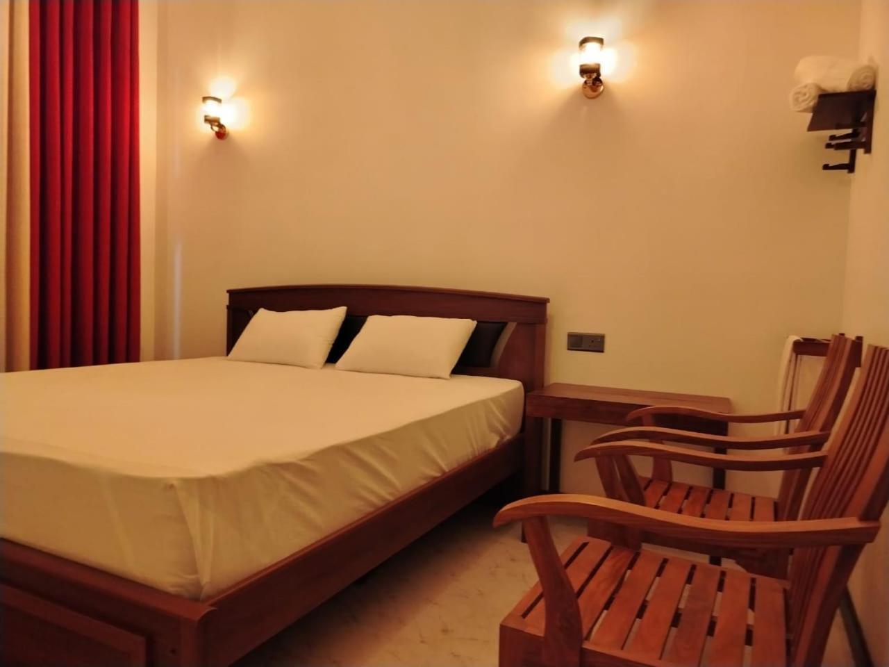 Diora Hotel ラトゥナプラ エクステリア 写真