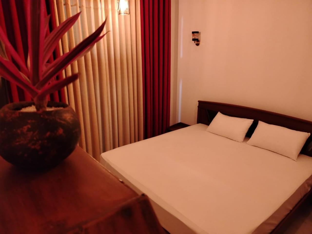 Diora Hotel ラトゥナプラ エクステリア 写真