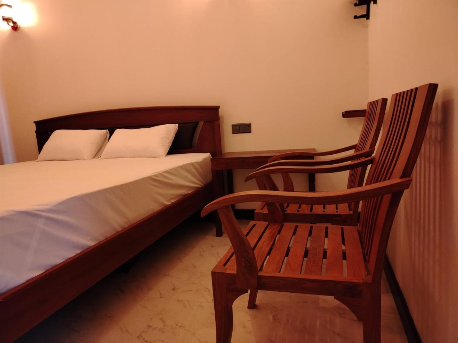 Diora Hotel ラトゥナプラ エクステリア 写真