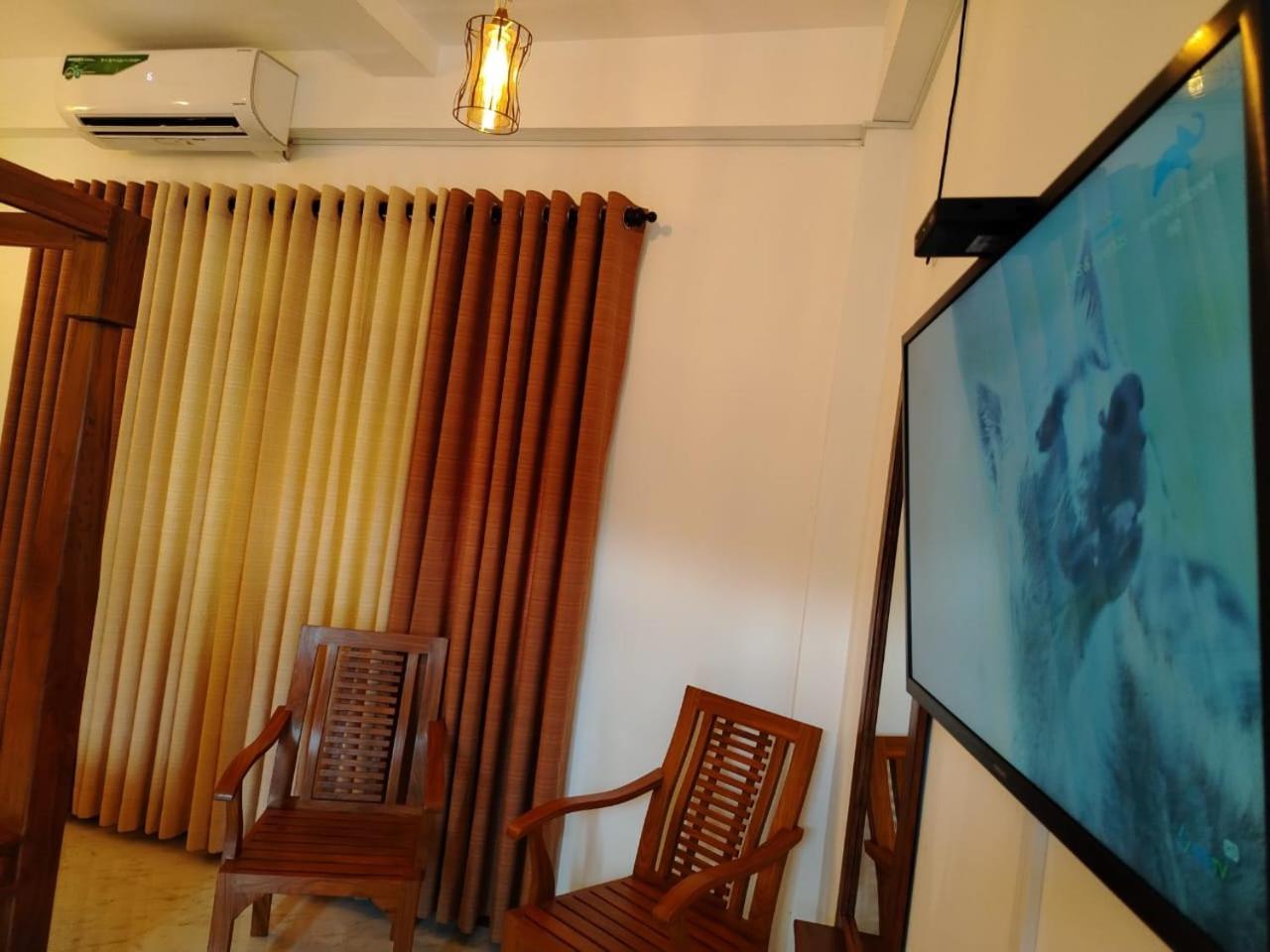 Diora Hotel ラトゥナプラ エクステリア 写真
